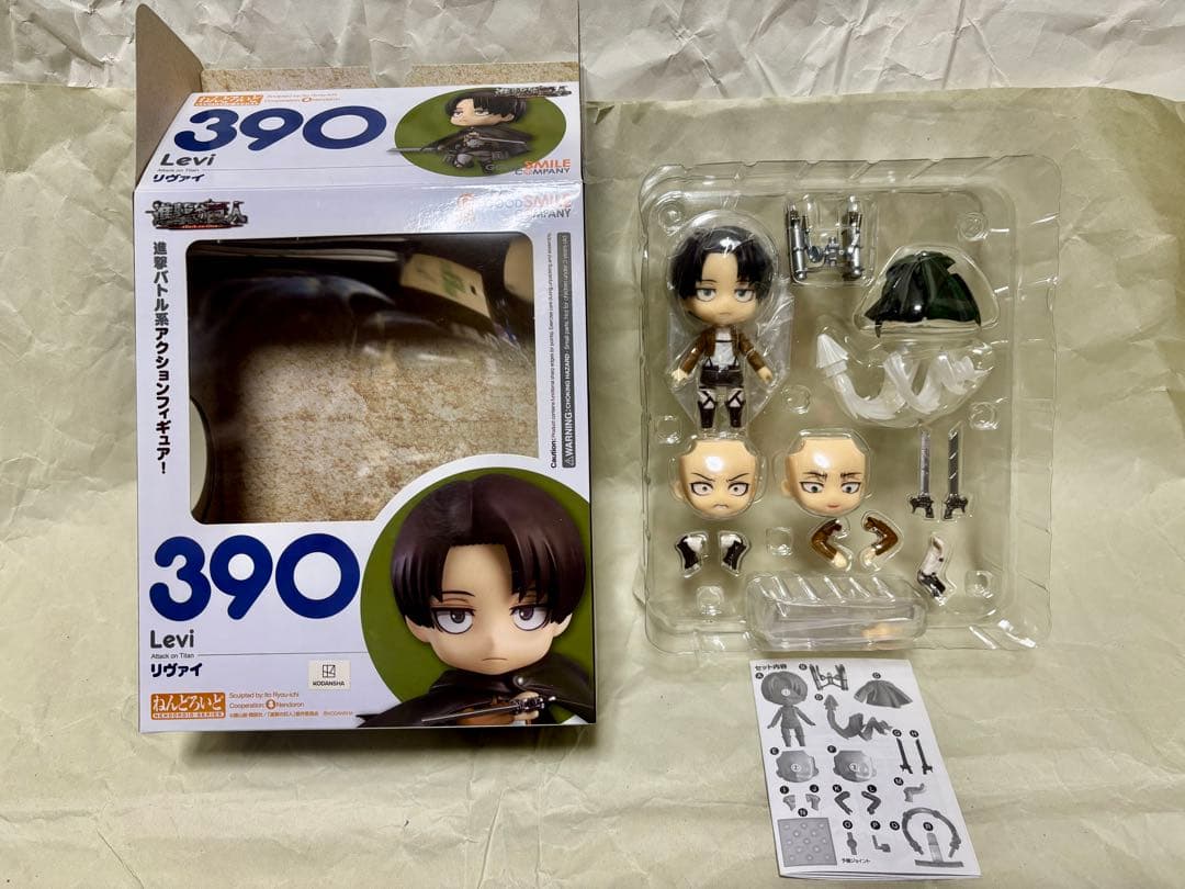 一番くじ 進撃の巨人 リヴァイ & 超大型巨人フィギュア ねんどろいど 2種他