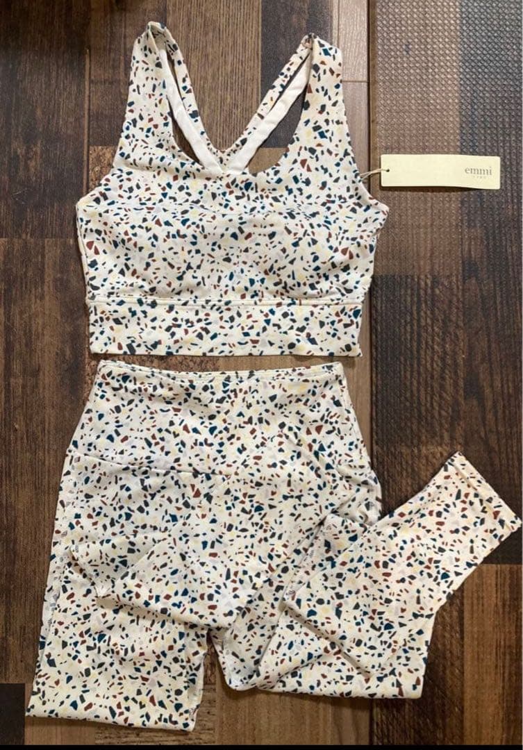 極美　emmi yoga エミヨガ　ヨガウェア　オフホワイト×カラフル　S