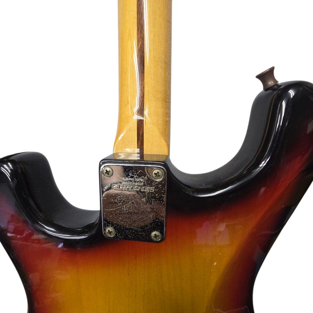 ジ*グ様 カスタマイズエレキギター　FERNANDESプレート　fenderピッ