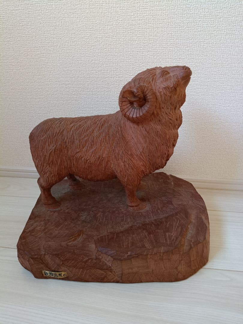 木製 羊の彫刻 風作