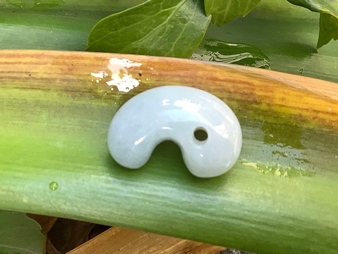 ✳天啓‼️ 極上糸魚川翡翠勾玉アイスジェイド*氷　一生もの　御守り　鑑定鑑別書付‼️