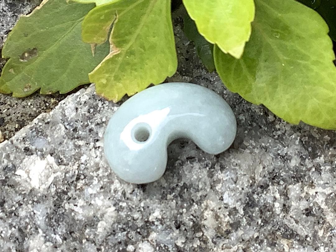 ✳天啓‼️ 極上糸魚川翡翠勾玉アイスジェイド*氷　一生もの　御守り　鑑定鑑別書付‼️