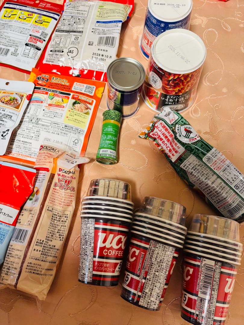 ち*☆様 \"新春福々箱\"【食品まとめ売】 ラーメン 珈琲 青汁 調味料 菓子色々