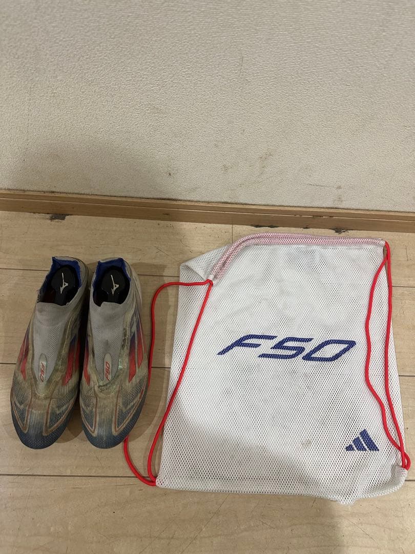 ブ*ン様 adidas F50 サッカーシューズ ホワイト/ブルー/レッドFG