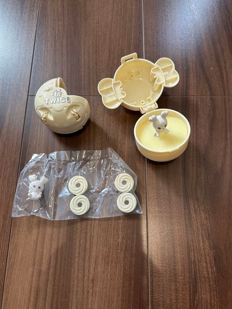 DAHYUN ハート型うちわとその他7点