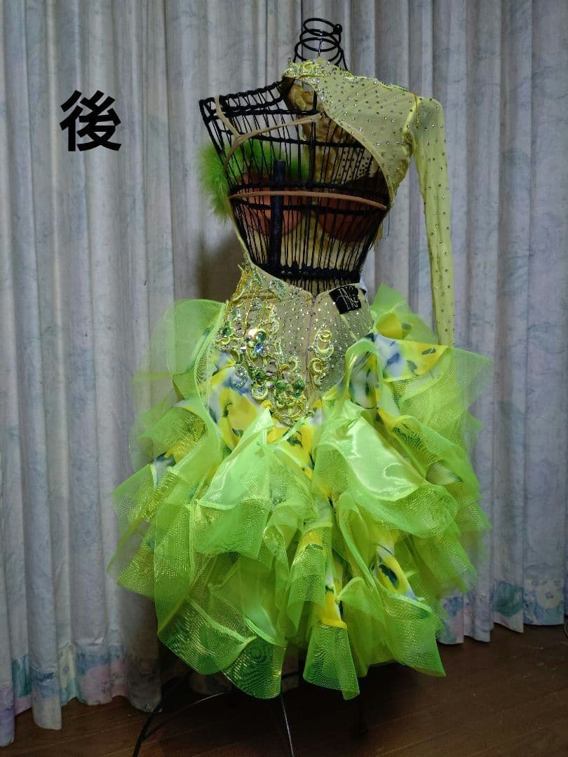 海外製ブランドING　ラテンドレスMサイズ９号 明るいグリーン フリル付き