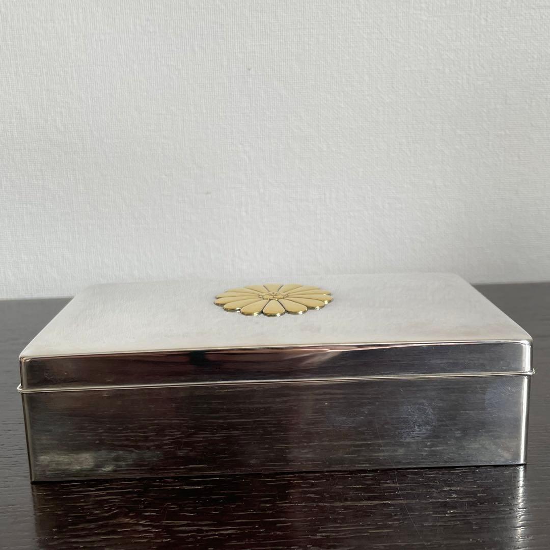 ■566 銀製品 銀座大勝堂 皇室下賜品 煙草箱 十四葉一重裏菊