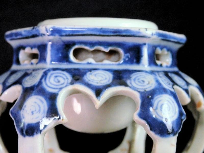 古伊万里　染付　壺型透かし 渦巻の図　六角　盃台　E471AS-CGm