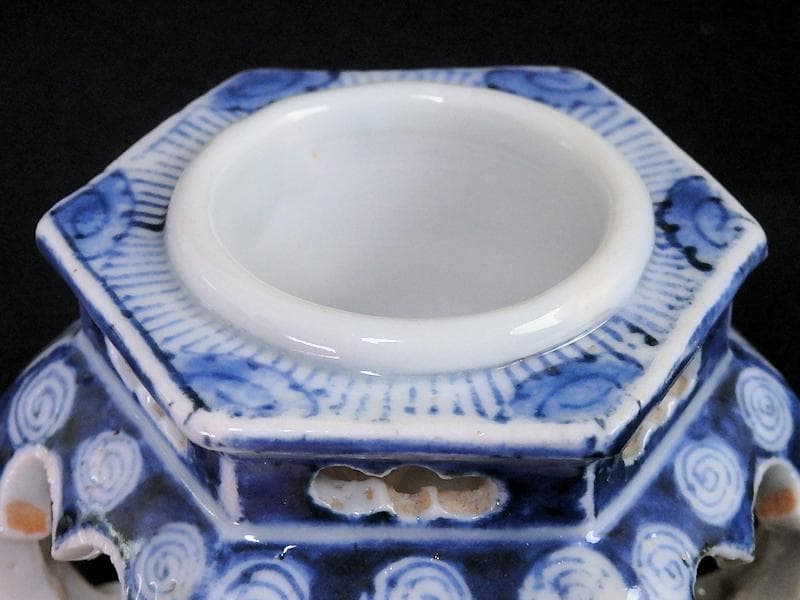 古伊万里　染付　壺型透かし 渦巻の図　六角　盃台　E471AS-CGm