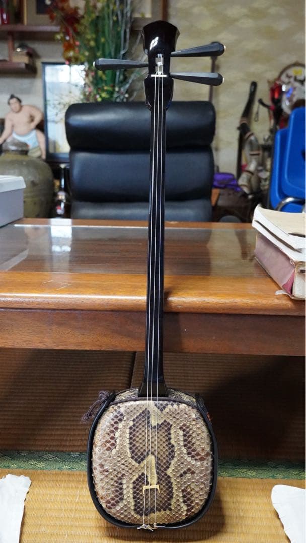 野村流元会長　五十年前にコザで取引した與那城型三線　黒木材　スンチー塗り