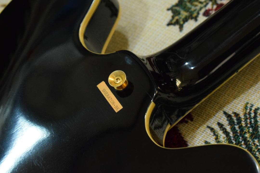Epiphone Sheraton II セミアコ Black ケース付き