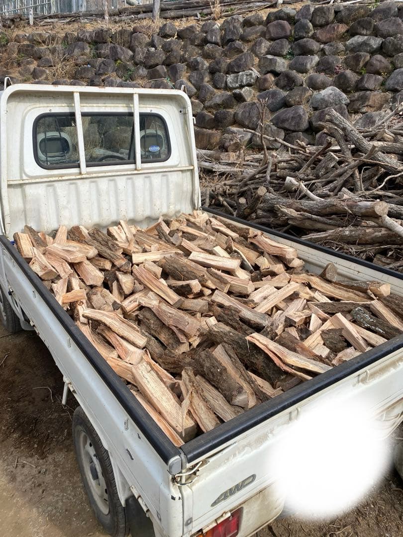 静岡県東部 無料配送　広葉樹　軽トラ平積み　薪ストーブ用（約350キロ）