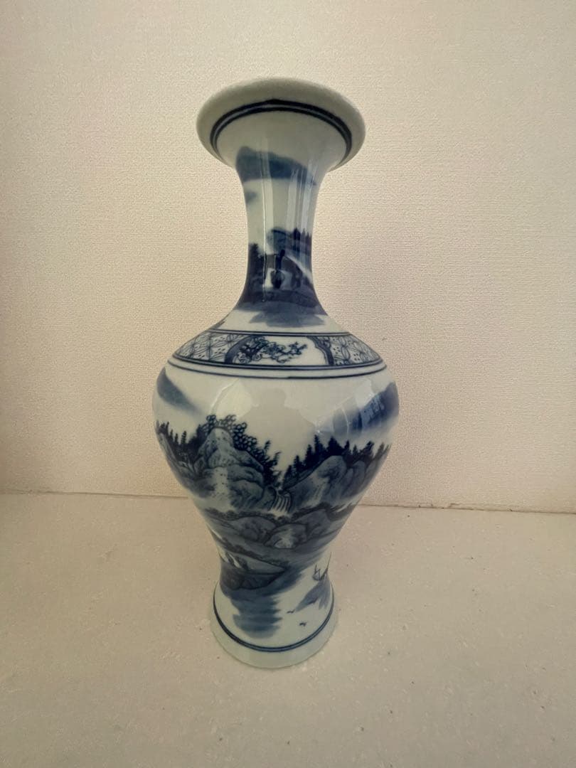 青白磁の風景画陶器壺