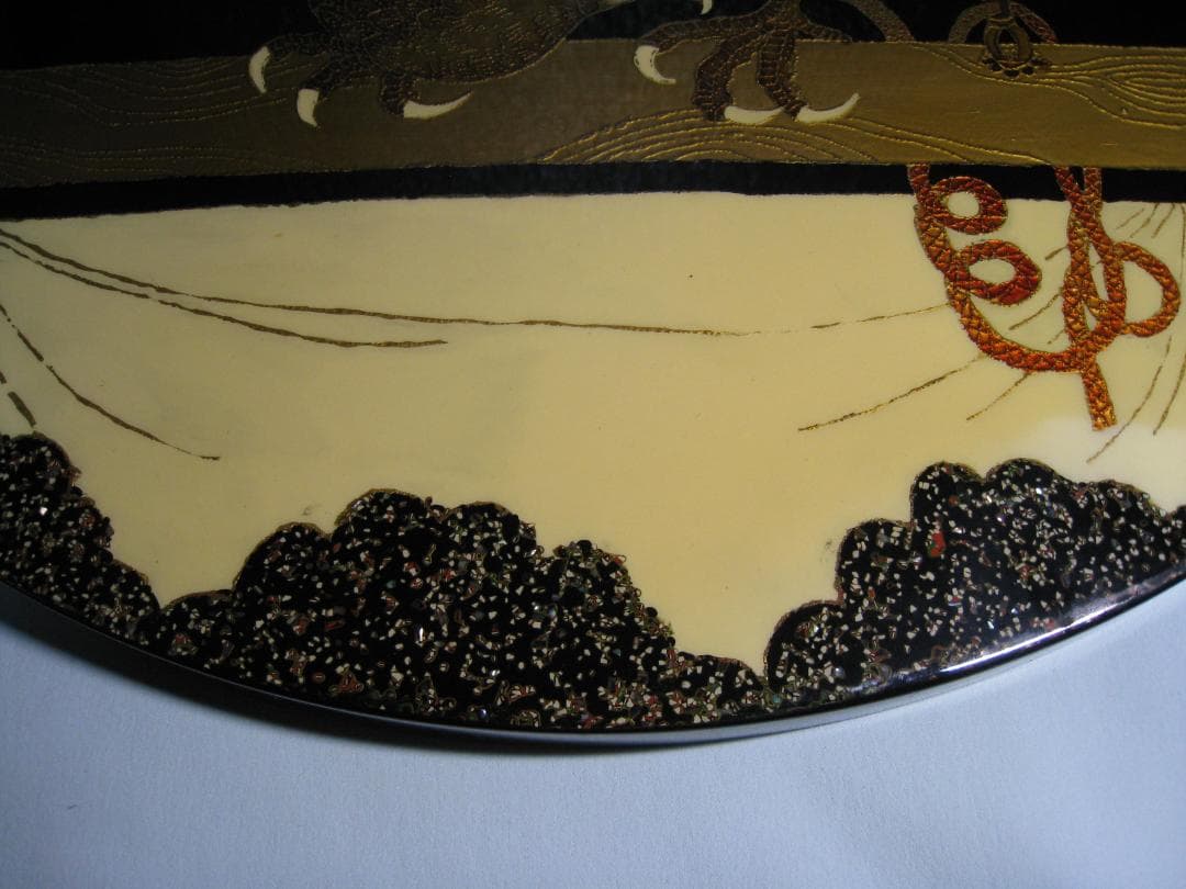 輪島塗　　【漆塗鷹文飾大皿】　径約60㎝