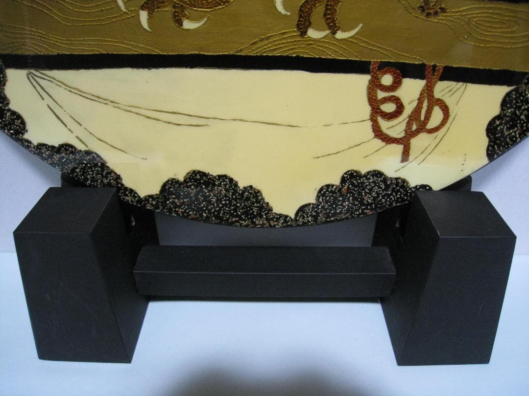 輪島塗　　【漆塗鷹文飾大皿】　径約60㎝