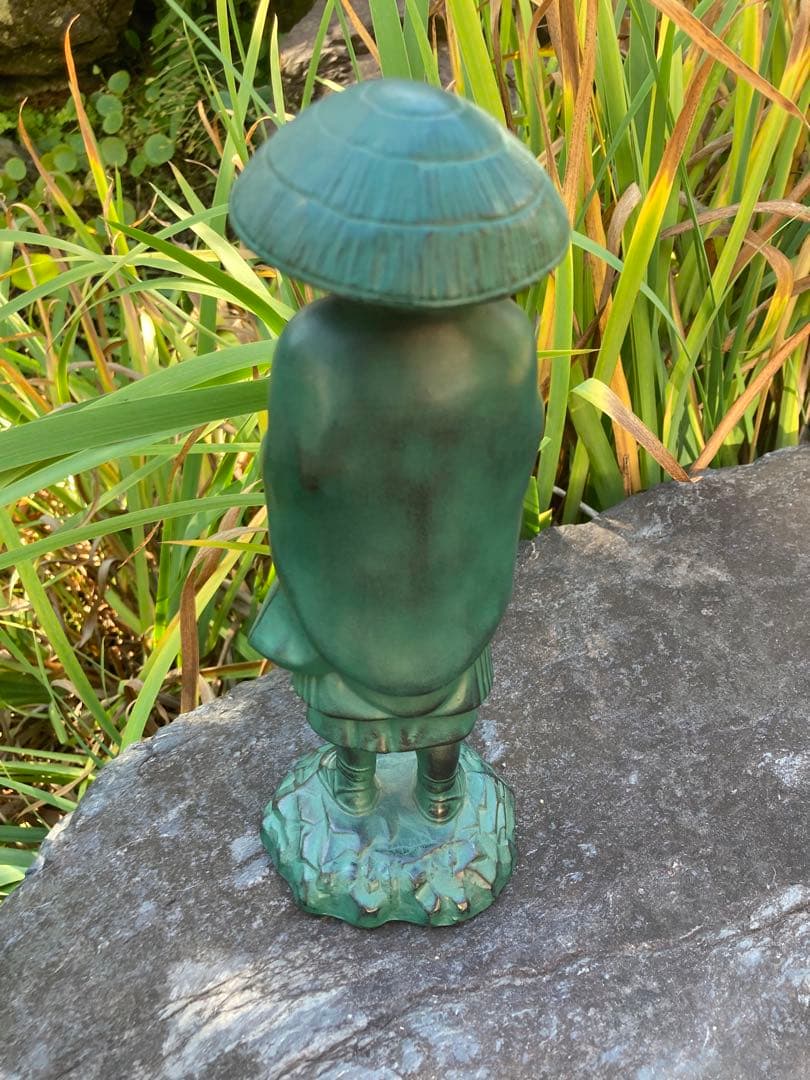 高岡銅器　仏像　親鸞聖人　青緑色の僧侶像