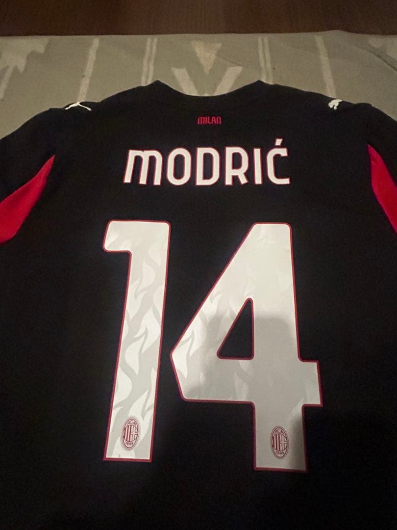 ACミラン MODRIĆ 14番 シャツ PUMA製