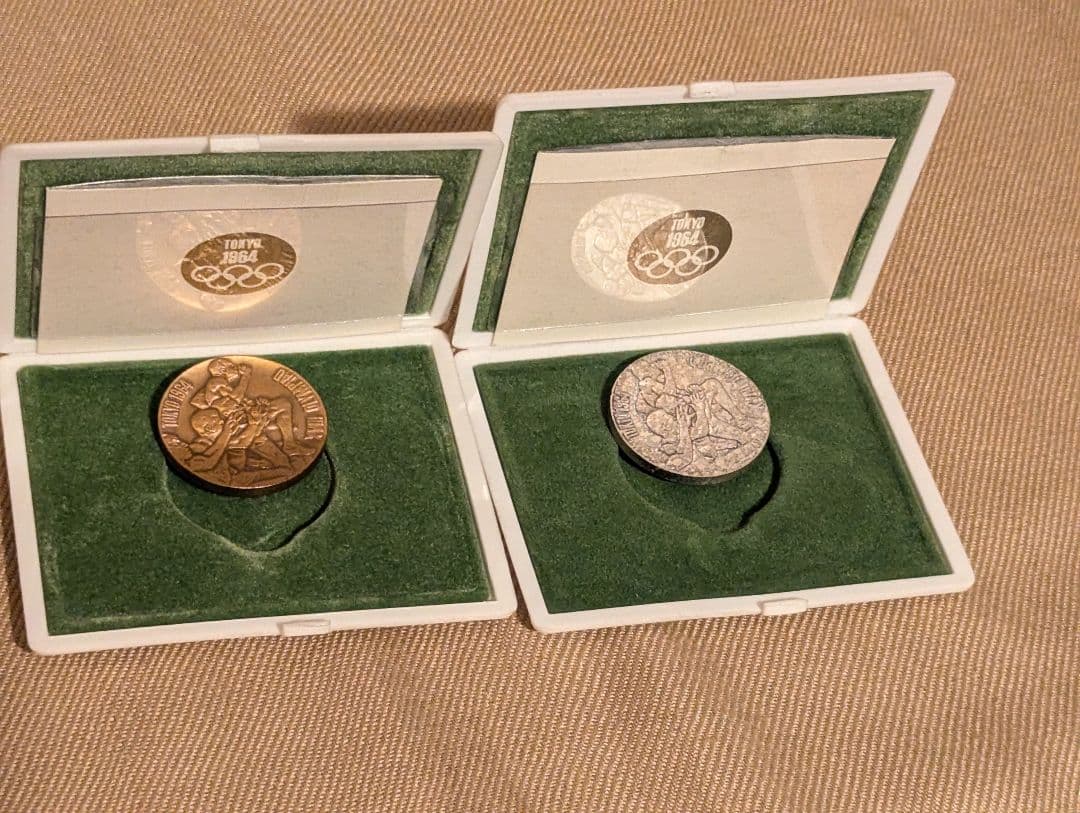 1964年東京オリンピック記念メダル銀・銅2個セット 公式記念冊子
