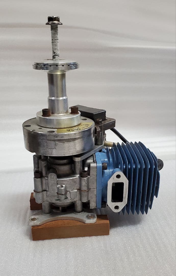 ラジコンエンジンFUJI IMVAC.INC BT-50SA 青 JAPAN製