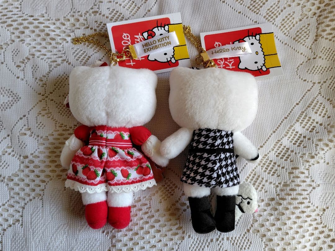 ハローキティ展 マスコットホルダー いちごドレス 千鳥格子 2点セット