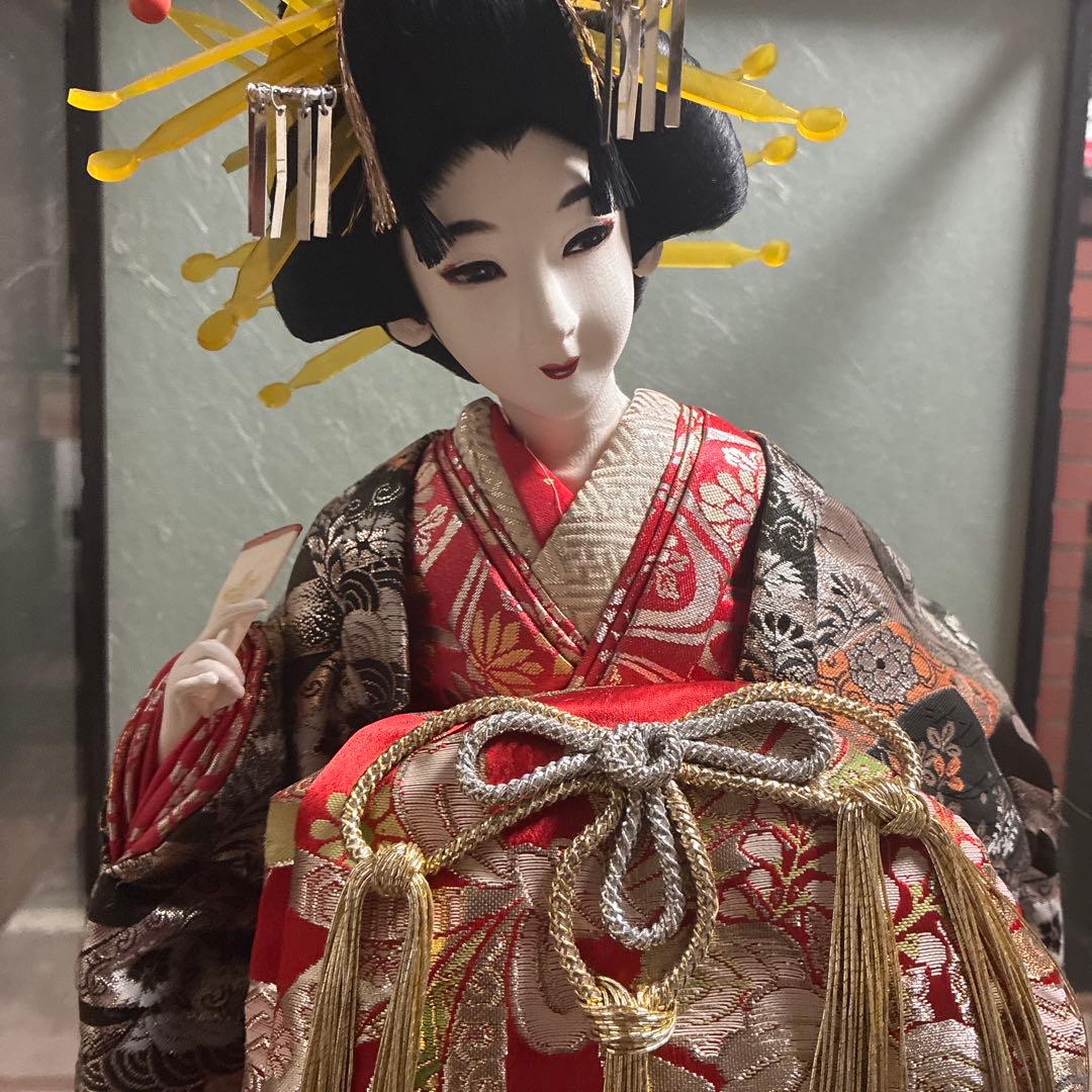 花魁 尾山人形 赤・黒・金の衣装ガラスケース付き 日本人形