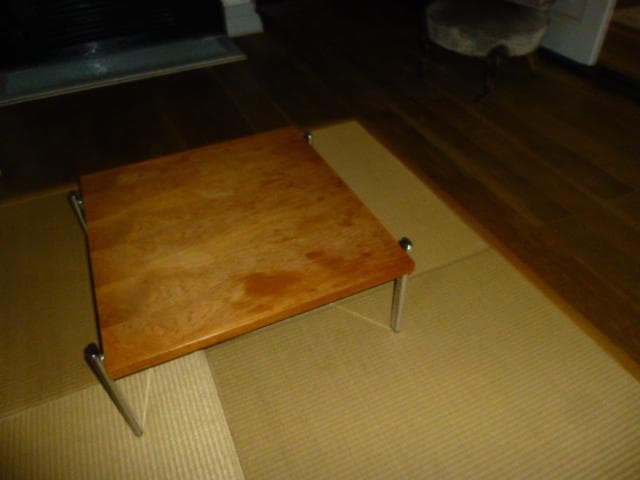 英国アンティークのコーヒーテーブル