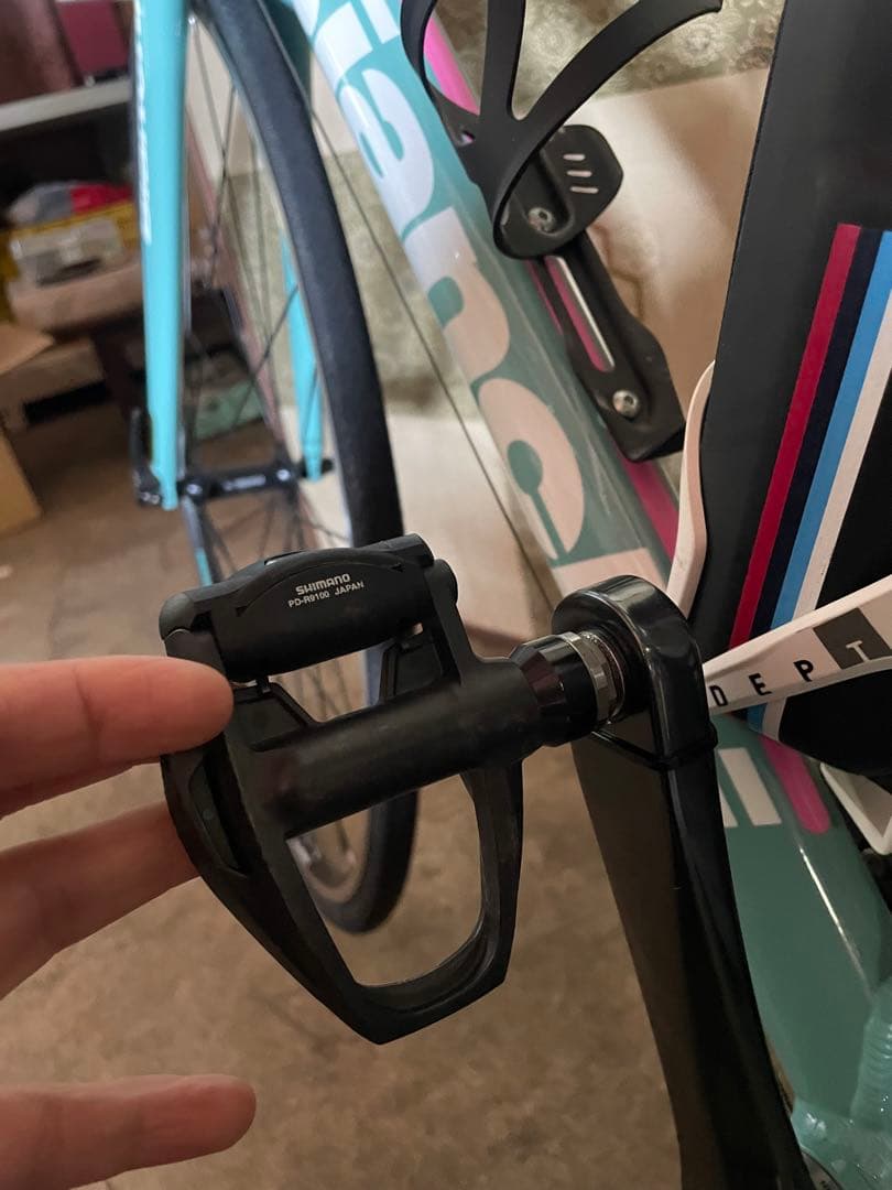 美車　ビアンキ(レディースモデル)ロードバイク　軽くて　女性片手持てる軽さ