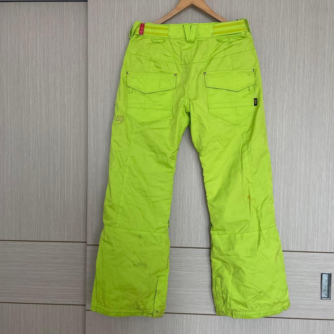 蛍光グリーンスノーボードパンツ
