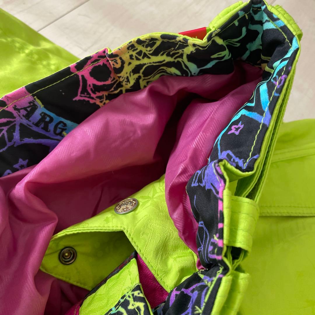 蛍光グリーンスノーボードパンツ