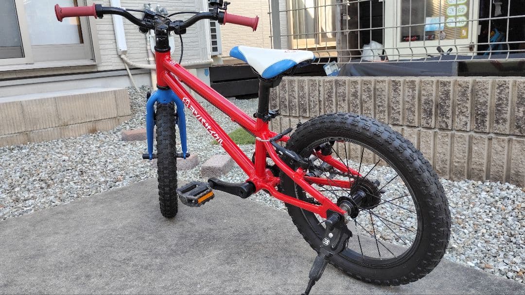 ヨツバサイクル 16インチ 　レッド