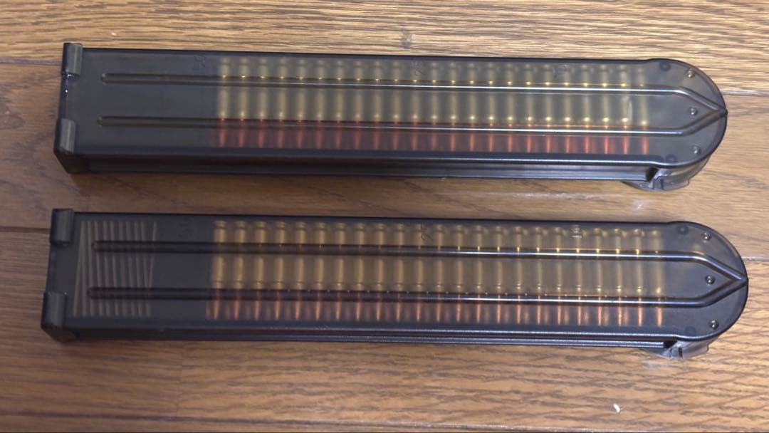 現在3000円off東京マルイ P90＋ (純正バッテリー、充電器とオマケ付き)