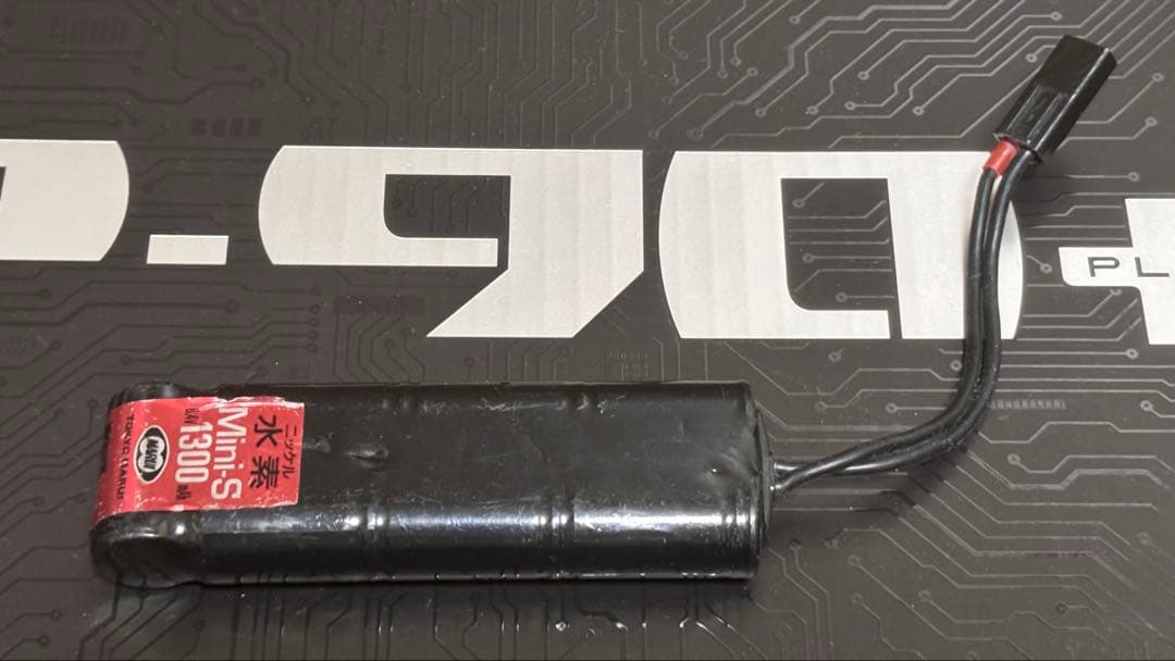 現在3000円off東京マルイ P90＋ (純正バッテリー、充電器とオマケ付き)