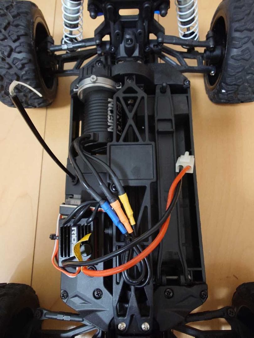 【部品どり用】2015年製　京商　MAD BUG 電動ラジコンカー