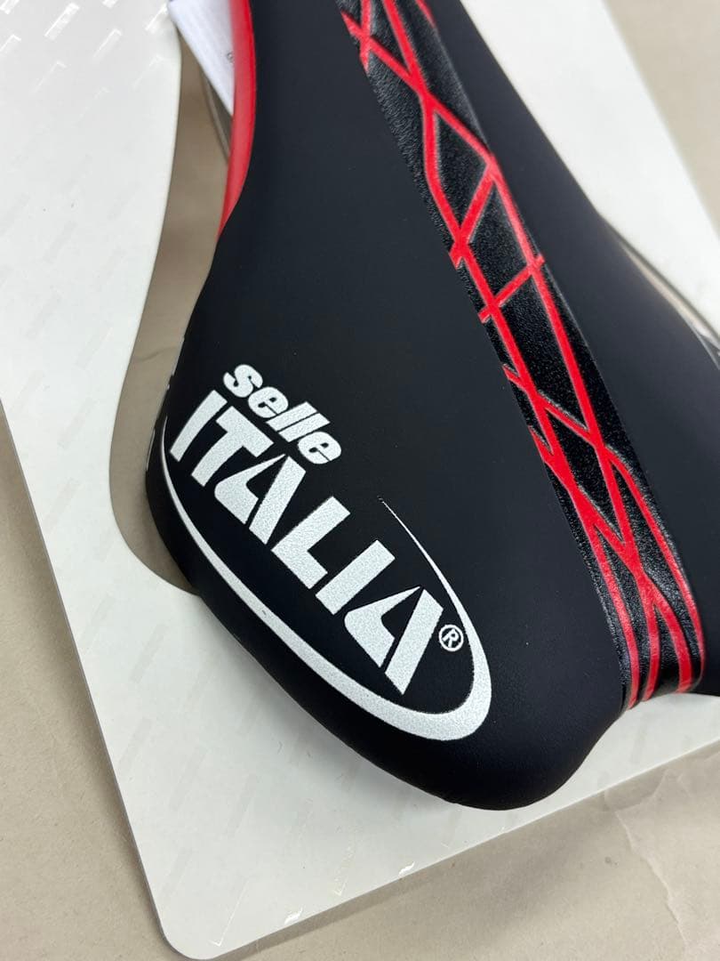 334 【新品】 セライタリア SLR TEAM EDITION サドル