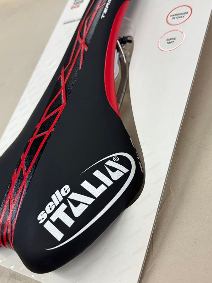 334 【新品】 セライタリア SLR TEAM EDITION サドル