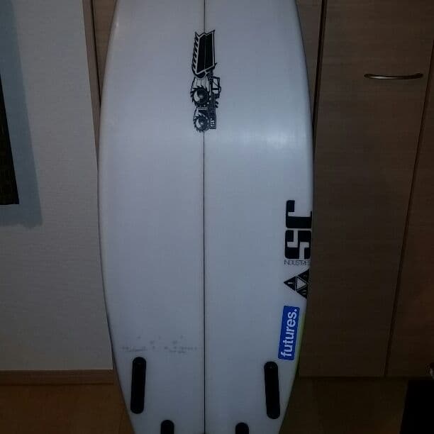 サーフボードショート