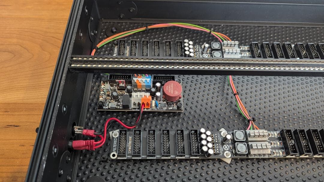 ユーロラックモジュラーシンセケース 6U84HP (Damaru)