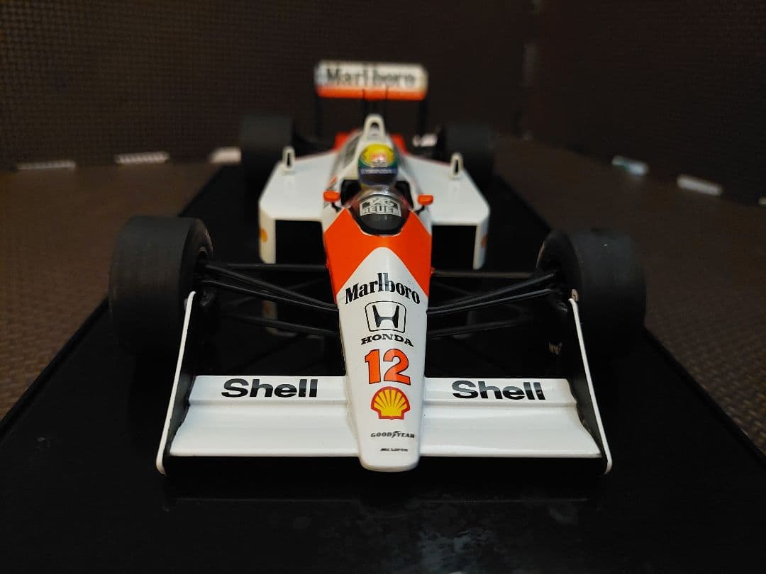 1/18 ＃１２ マクラーレンMP4/4 アイルトン・セナ Marlbolo