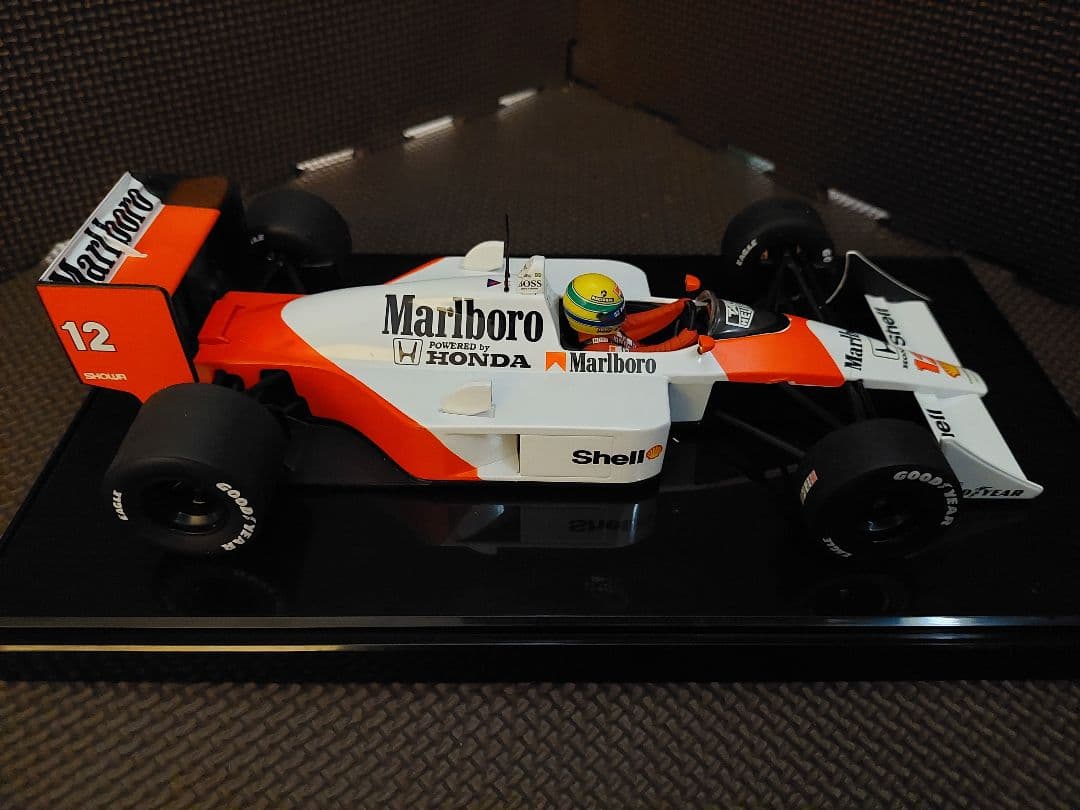1/18 ＃１２ マクラーレンMP4/4 アイルトン・セナ Marlbolo