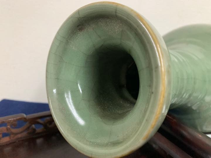 中国古美術　宋時代龍泉窯弦紋瓶，共箱：　C-3-3