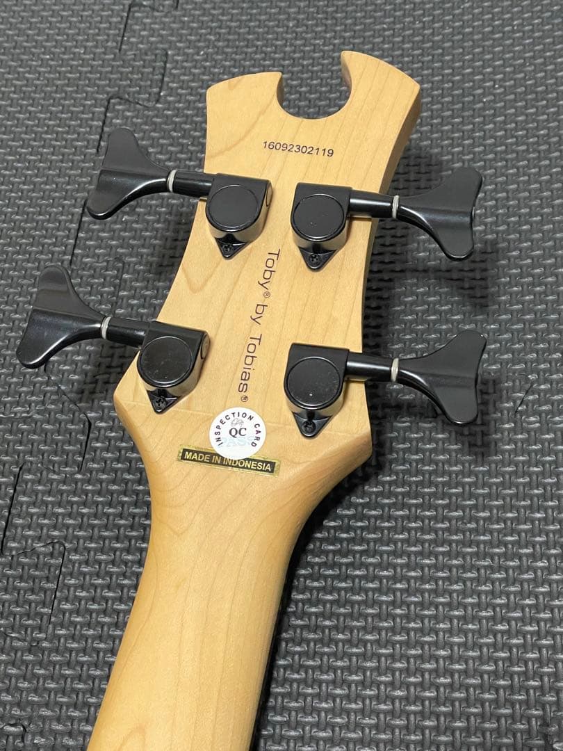 Toby Deluxe IV Walnut Satin エレキベース ケース付