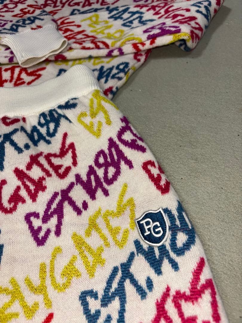 （超美品）パーリーゲイツ、落書き柄、ニットセーターとスカートのセット、サイズ0