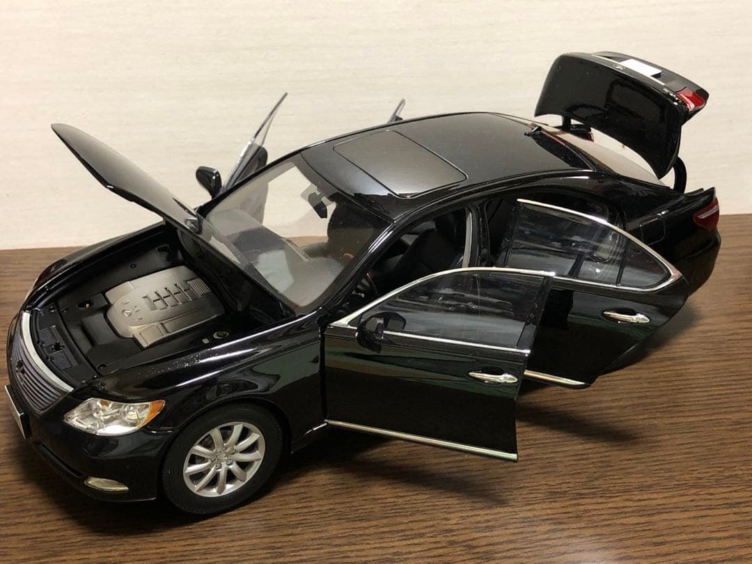 ポ*チ様 1/18 レクサス LS460 ブラック ミニカー NOREV