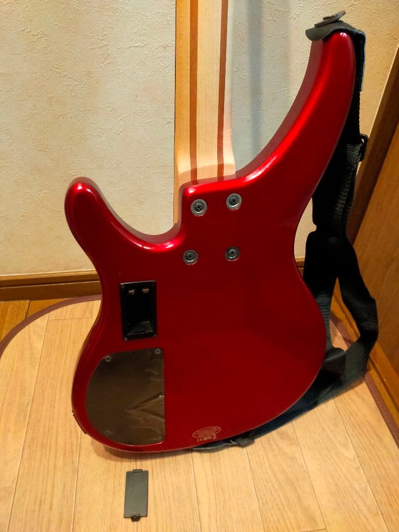 YAMAHA 　TRBX304 エレキベース　 ケース付き