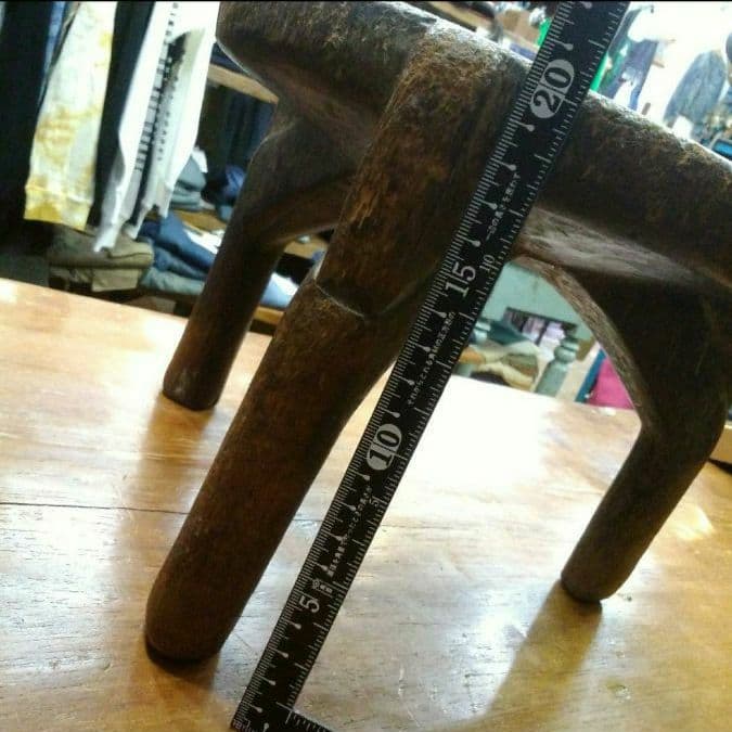 アフリカ　Tanzania　アンティーク木彫椅子　花台・オブジェに