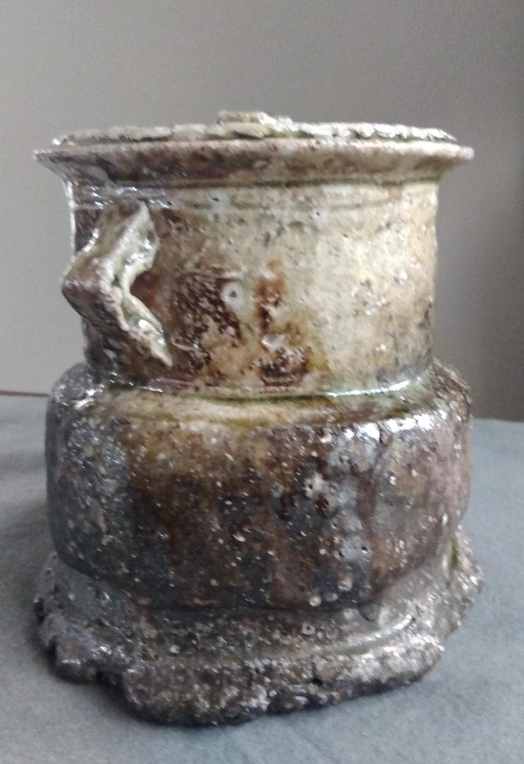 信楽焼　自然灰釉究極美逸品　谷清右衛門　茶道具伊賀写 双耳水指 塗蓋 付　共箱