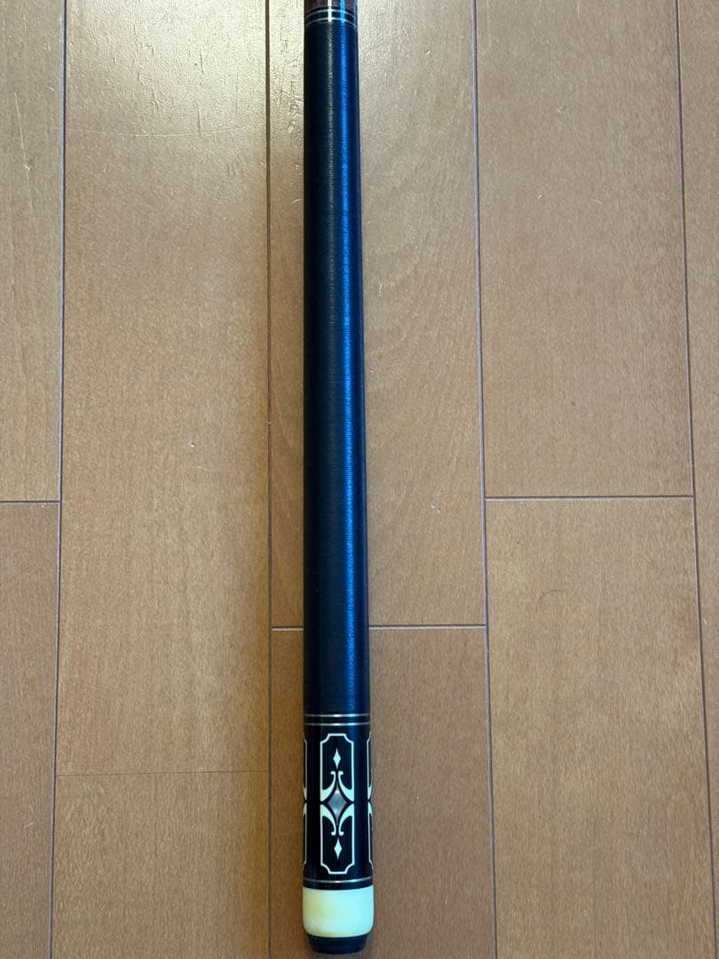 Predator 314 ビリヤードキュー 黒と白のコンビネーション （2本）