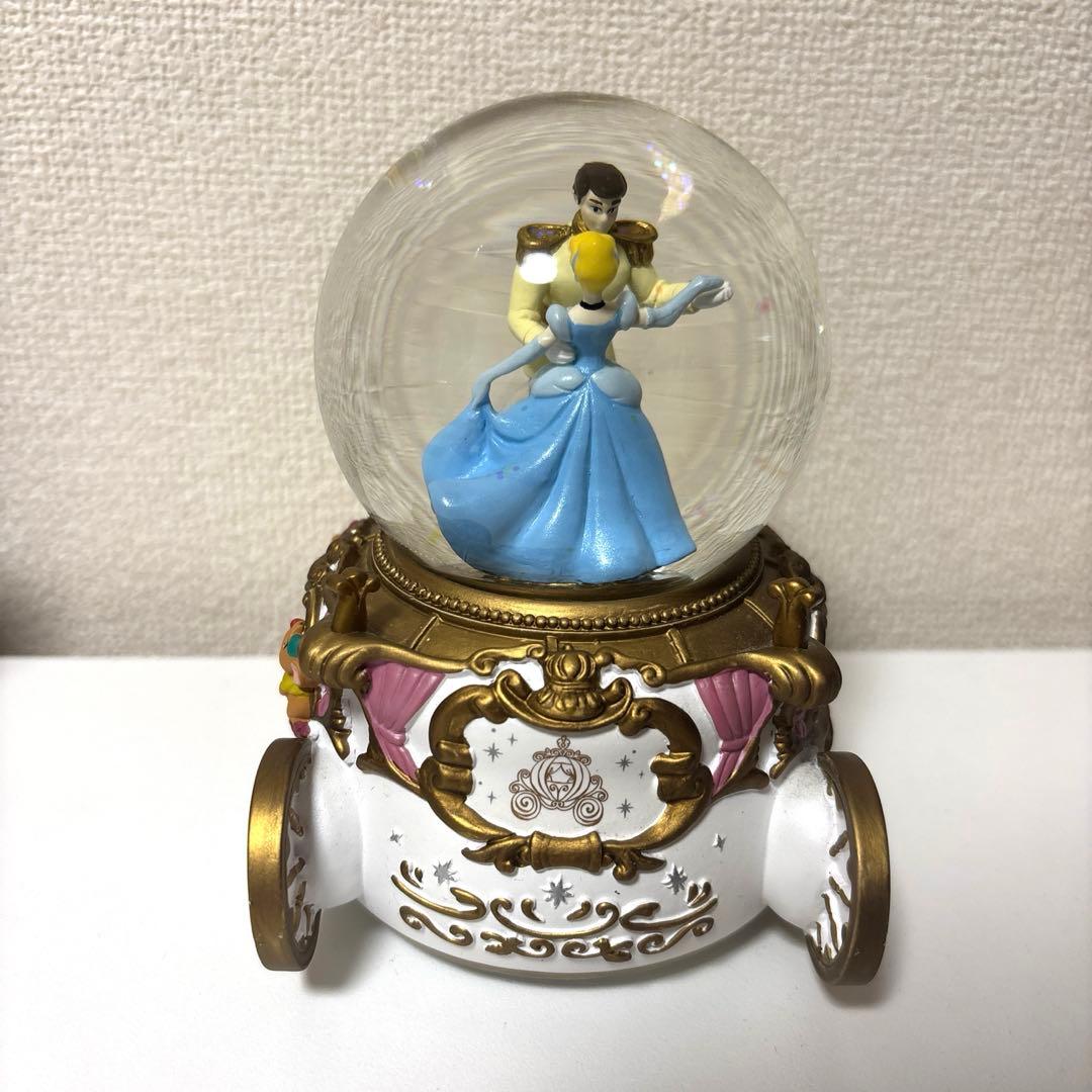 ディズニー　シンデレラ　フィギュア　スノードーム