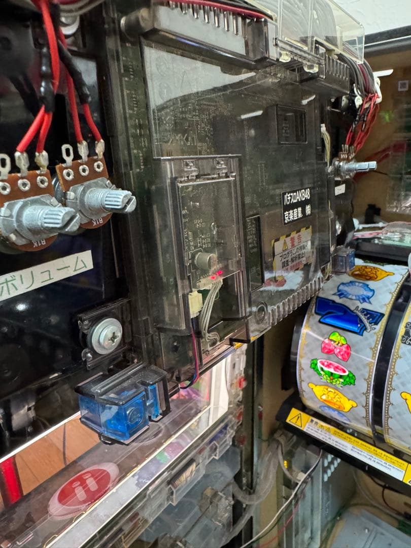 パチスロAKB48 初代　スロットマシン　本体　実機　家庭用　チームサプライズ