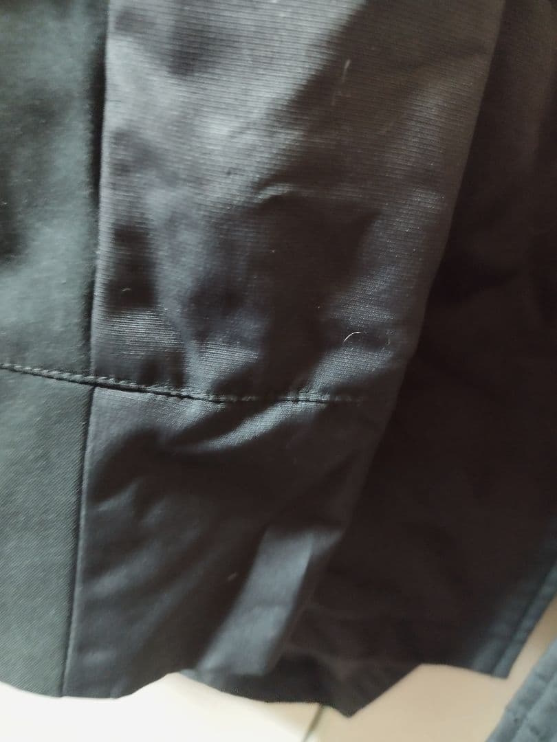 ATHLETA ピステ・ウィンドブレーカー L ブラック